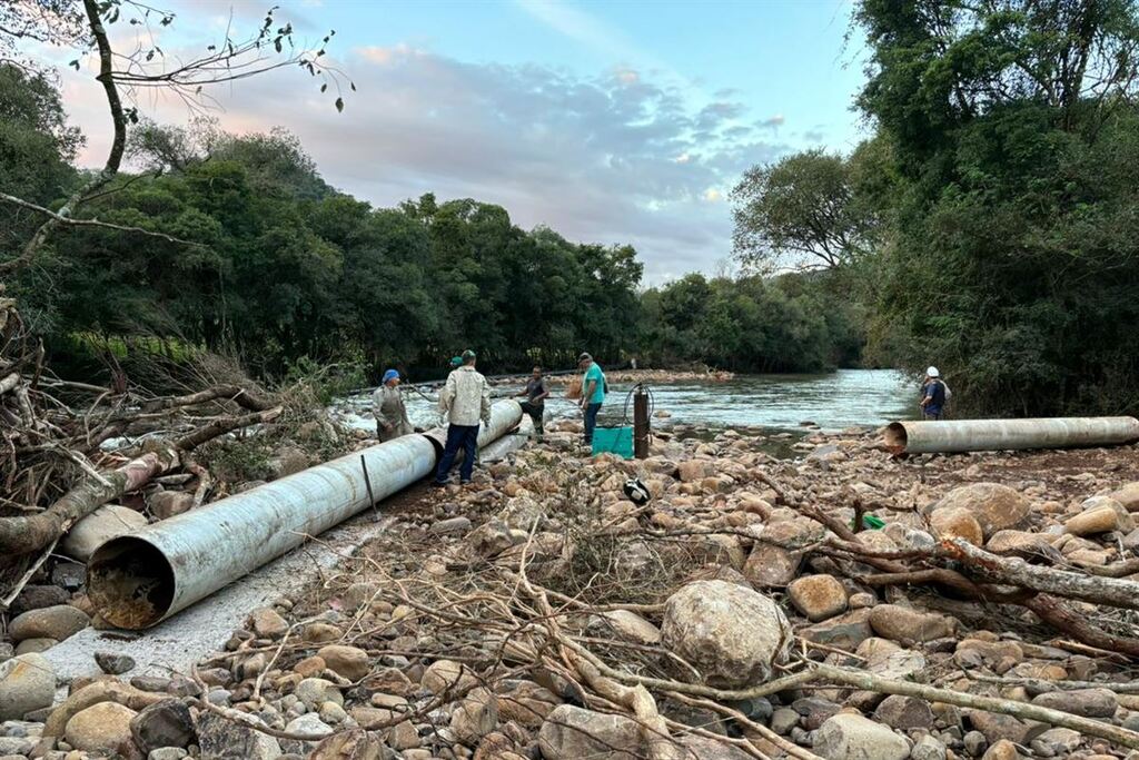 Corsan anuncia restabelecimento em 100% da cidade; mas vazamentos impedem, ainda, que água chegue a todas as casas