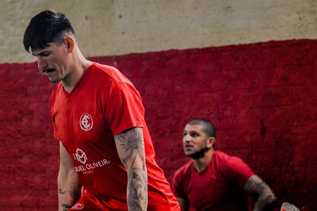 Com novo zagueiro, Inter-SM continua rotina de treinamentos