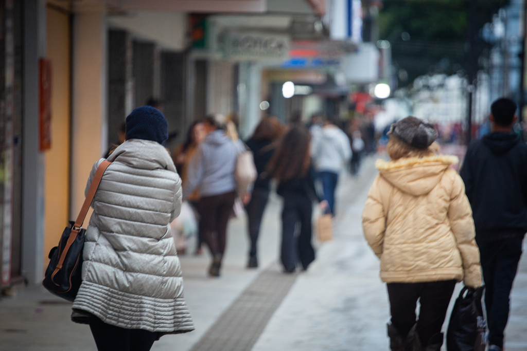 Região registra temperaturas abaixo dos 5°C nesta terça-feira; na quarta mínimas devem ser ainda menores