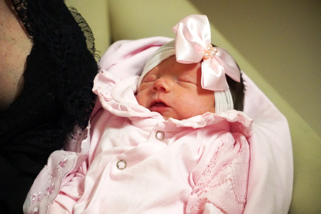 título imagem Pérola, sinônimo de esperança: bebê nasce após mãe ser resgatada das enchentes em Restinga Sêca