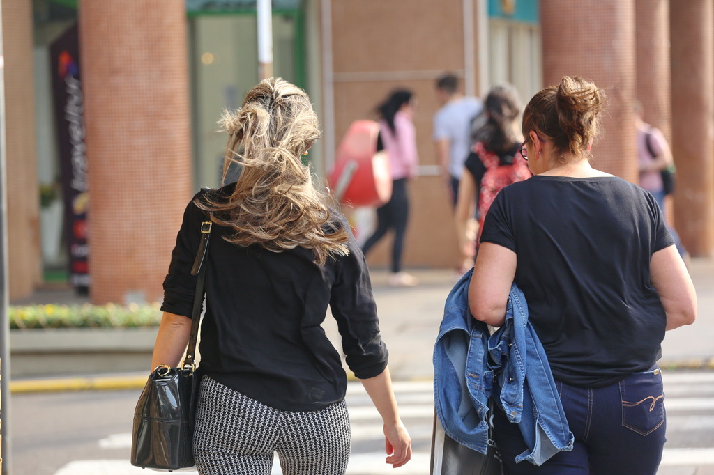 título imagem Quarta-feira inicia com calor e vento norte em Santa Maria; chuva deve retornar na quinta