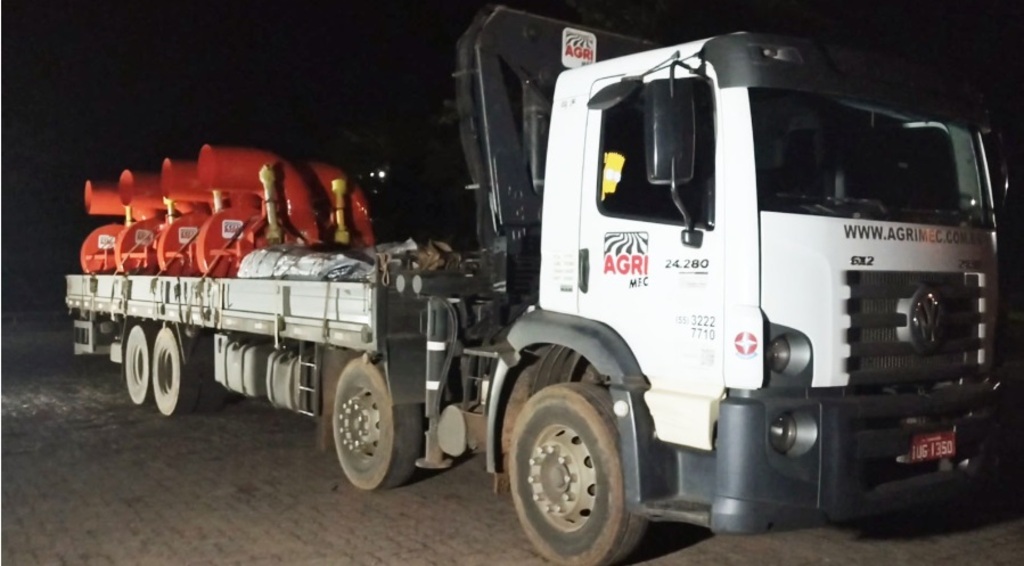 Indústria de Santa Maria envia sete bombas de irrigação de arroz para drenar o Aeroporto Salgado Filho