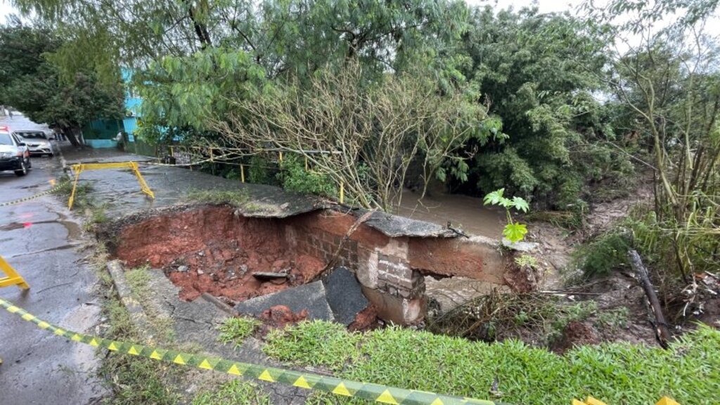 Santa Maria registra alagamentos em decorrência das fortes chuvas e locais de risco entram no radar da Defesa Civil