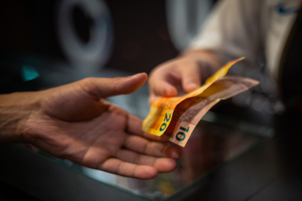 Saiba quem tem direito de receber benefícios do Estado depois das enchentes