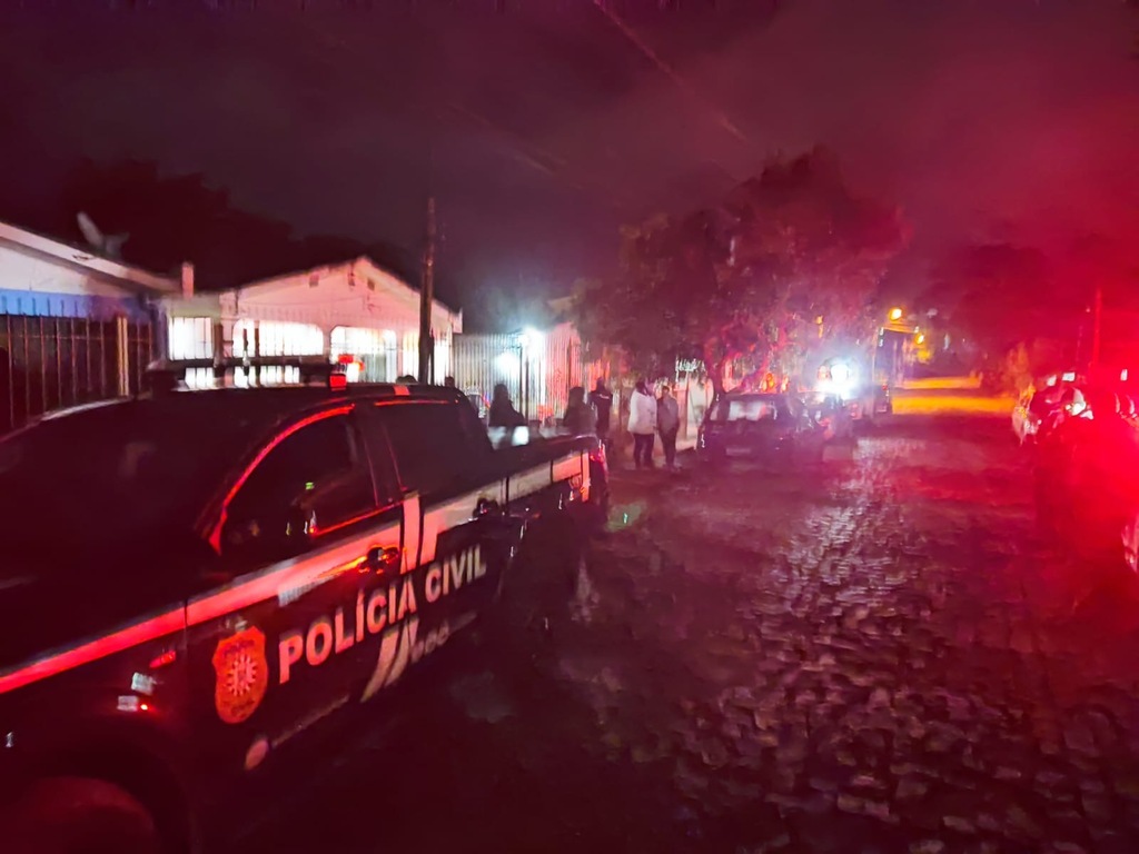 Criminosos invadem casa e matam jovem a tiros na frente da família em Santa Maria