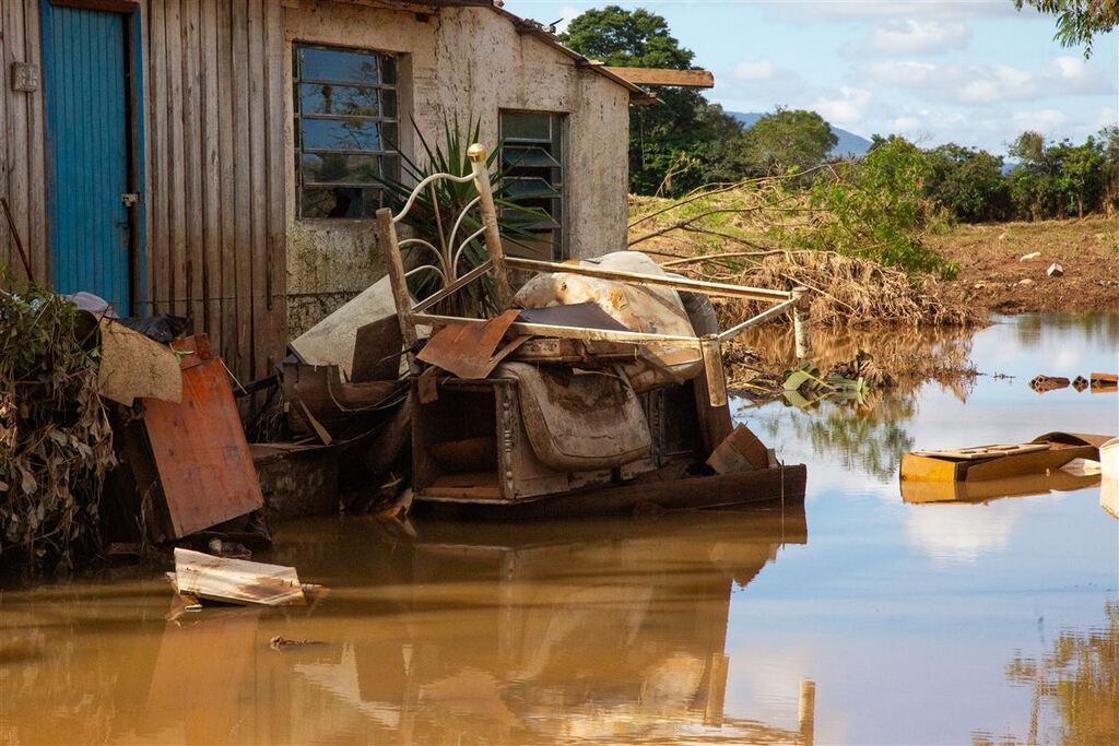 título imagem Enchentes no RS: 44 pessoas seguem desaparecidas