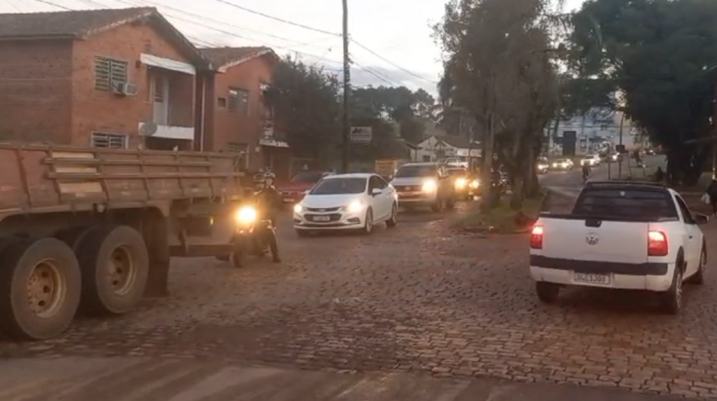 título imagem Após manutenção do Daer, trânsito na ERS-511 é liberado para todos os veículos; bloqueio parcial gerou filas na região
