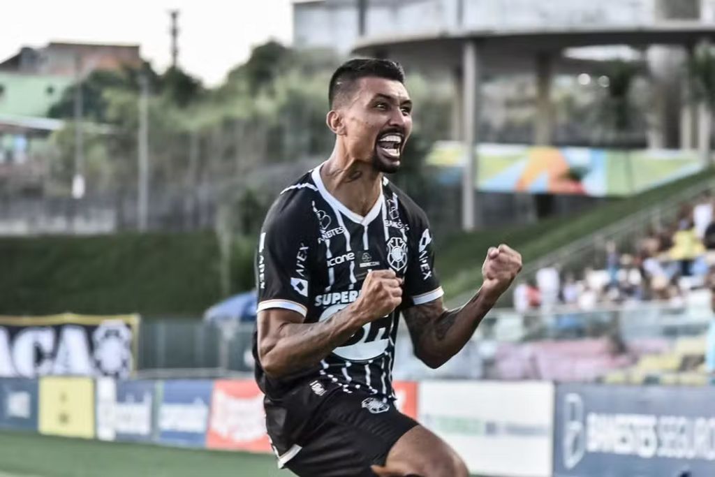 Adversário do Inter-SM na Divisão de Acesso anuncia atacante Kieza