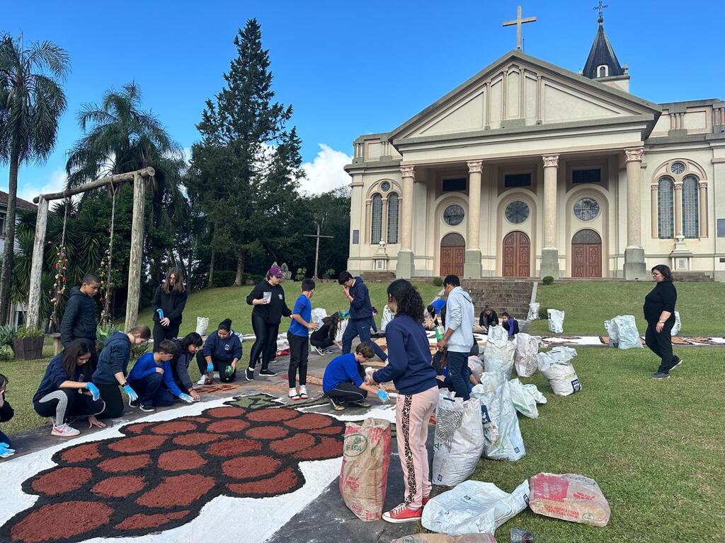 Comunidade de Vale Vêneto inicia a montagem de tapetes em celebração a Corpus Christi Comunidade de Vale Vêneto inicia a montagem de tapetes em celebração a Corpus Christi
