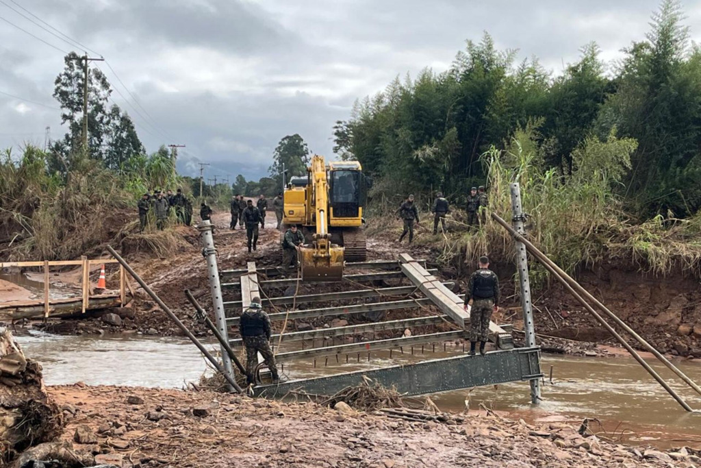 Nova ponte móvel construída pelo Exército na ERS-348 deve ficar pronta na próxima semana
