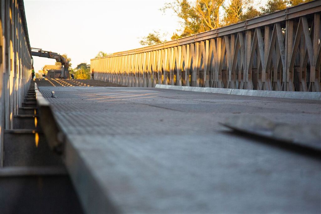 título imagem Após conclusão de ponte móvel pelo Exército, Rota prevê liberar 287 no final da tarde de sexta-feira