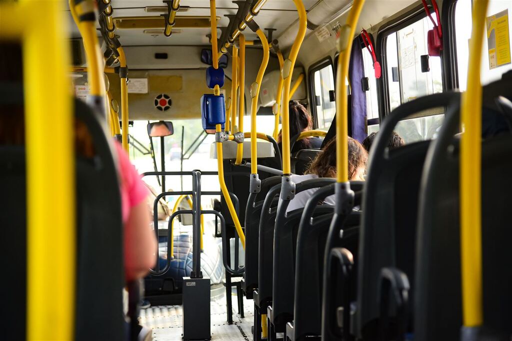 título imagem Homem armado assalta e rouba motorista de ônibus em Santa Maria