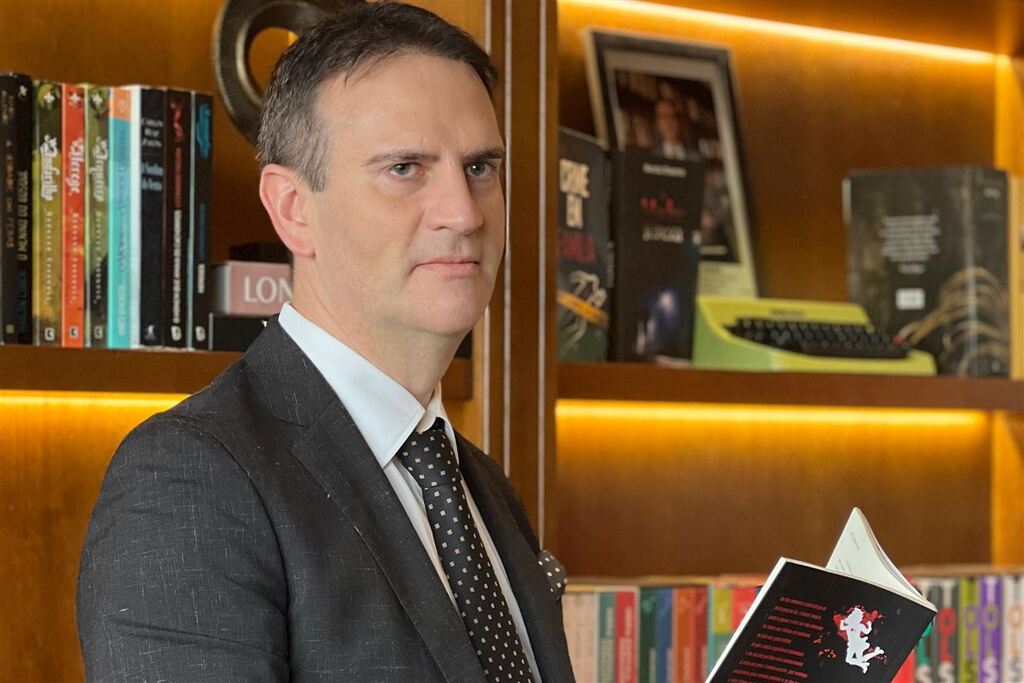 título imagem Com trama ambientada em Santa Maria, Daniel Tonetto lança novo livro nesta terça