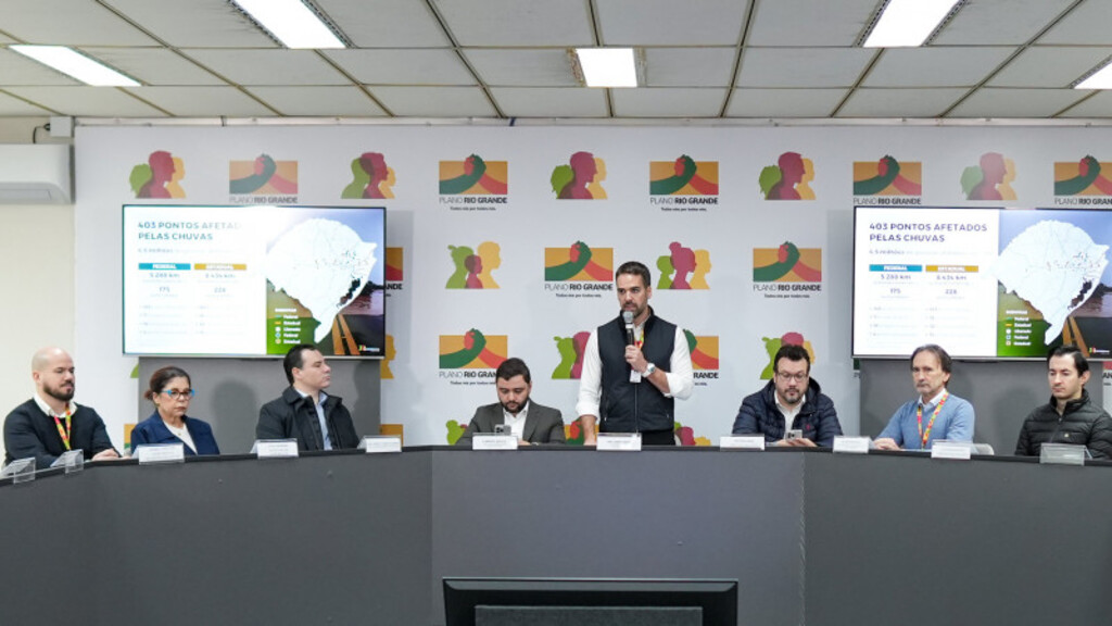 Foto: Maurício Tonetto/Secom (Divulgação) - Em coletiva, foram apresentadas duas projeções de investimento para atender a rodovias pavimentadas e não pavimentadas.