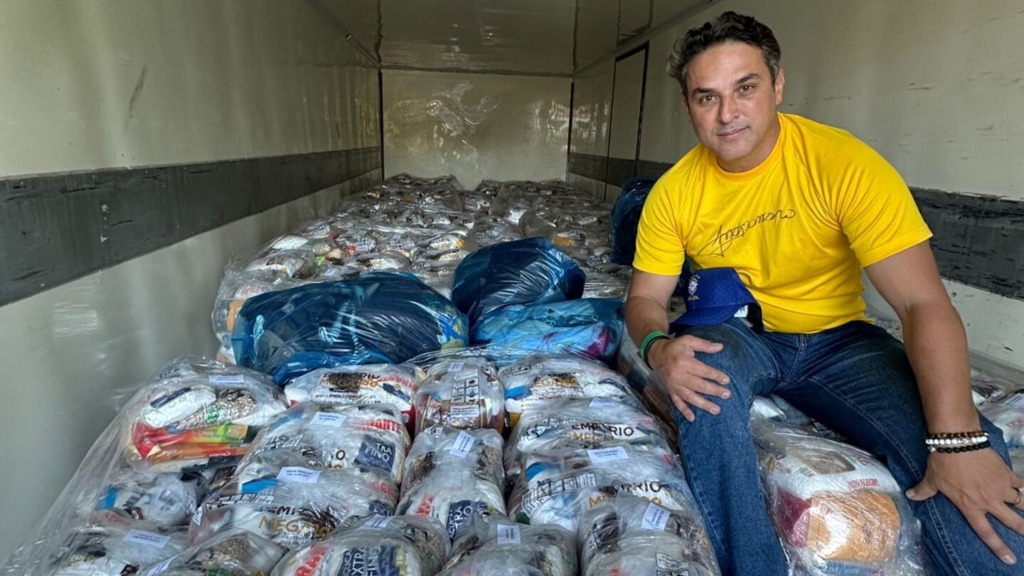 Campanha de doações de Bolsonaro e Zucco deve beneficiar 20 municípios gaúchos afetados pelas enchentes, inclusive Santa Maria Campanha de doações de Bolsonaro e Zucco deve beneficiar 20 municípios gaúchos afetados pelas enchentes, inclusive Santa Maria