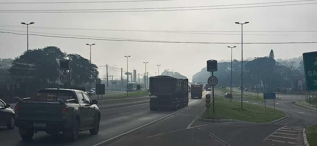 Quinta-feira tem nevoeiro pela manhã e máxima de 27°C à tarde; clima quente permanece até a próxima semana