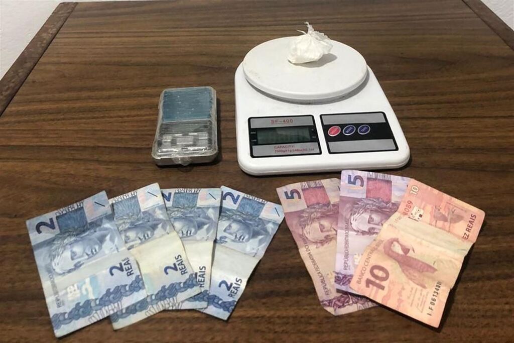 título imagem Polícia Civil prende mulher por tráfico e recaptura foragido envolvido com roubo a bancos