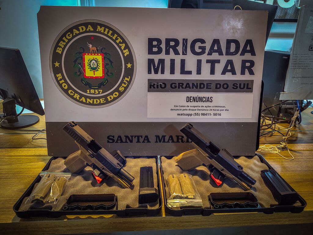 Patrulha Rural aborda veículo e prende dois homens com armas na Avenida Vista Alegre