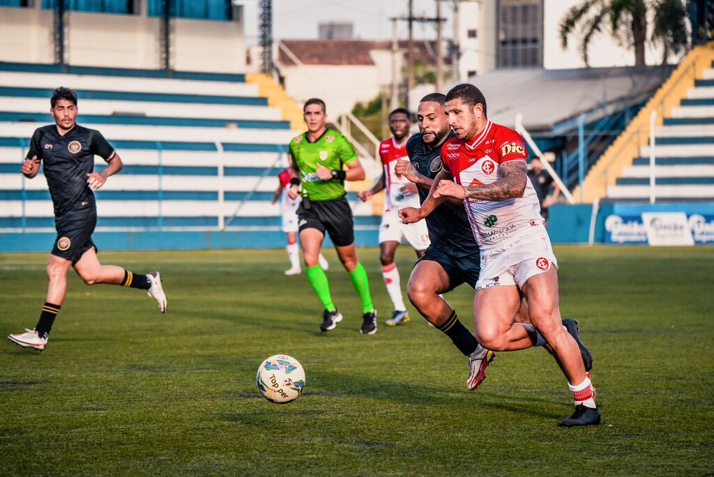Inter-SM sai na frente, mas fica no empate por 1 a 1 contra o Monsoon em Porto Alegre