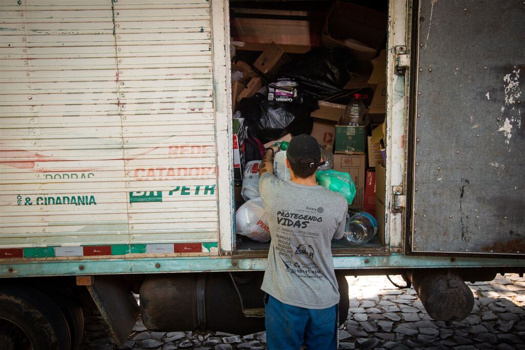 título imagem Em um ano, coleta seletiva destina cerca de 600 toneladas de resíduos recicláveis para venda em Santa Maria