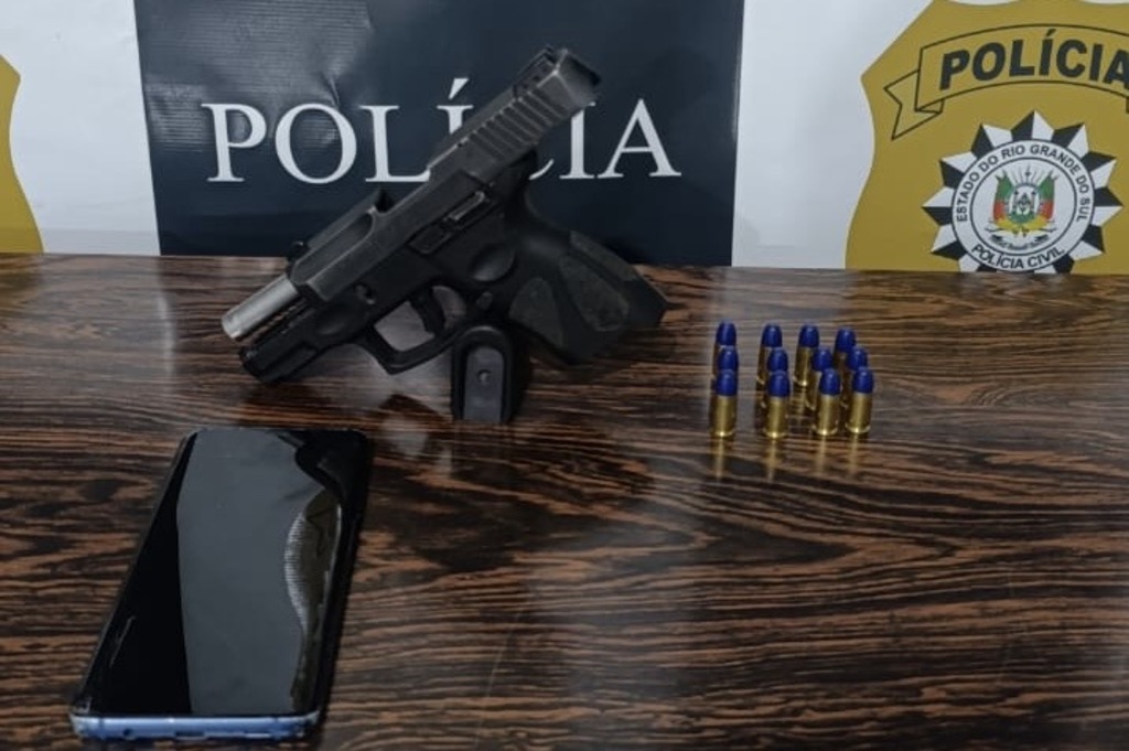 Foto: Polícia Civil - Pistola 9mm, munições e um celular foram apreendidos pela Polícia Civil
