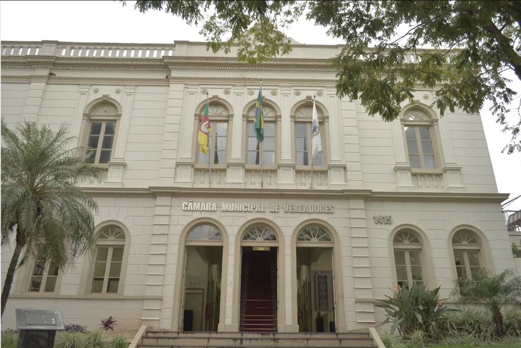 Câmara de Vereadores de Santa Maria esclarece denúncia sobre compra de cadeiras