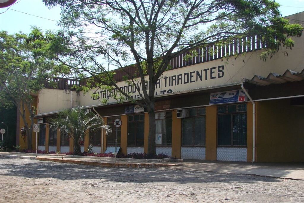 Foto: Reprodução - Vítima foi encontrada morta dentro do ônibus na estação rodoviária de Cruz Alta