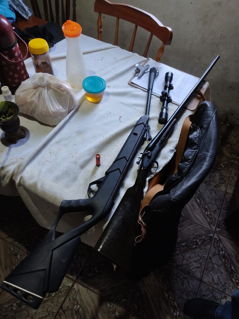 Galeria de imagens: Uma espingarda foi apreendida durante a operação policial
