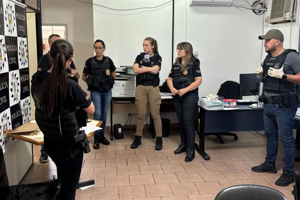 Foto: Polícia Civil - A ação foi coordenada pela delegada Débora Dias, titular da DPICOI/Santa Maria