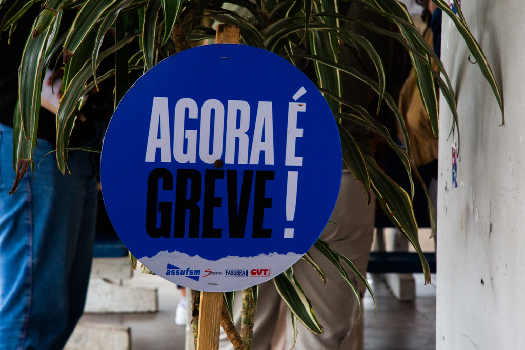 título imagem Professores e técnicos de educação avaliam proposta do governo; assembleia na UFSM será terça-feira