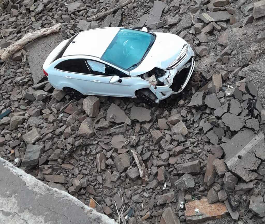 título imagem Mais um veículo é encontrado caído próximo à ponte na ERS-348