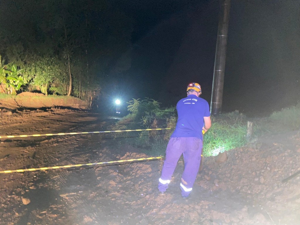 título imagem Em Agudo, chuva causa danos em estradas e no desvio sobre o Arroio Corupá