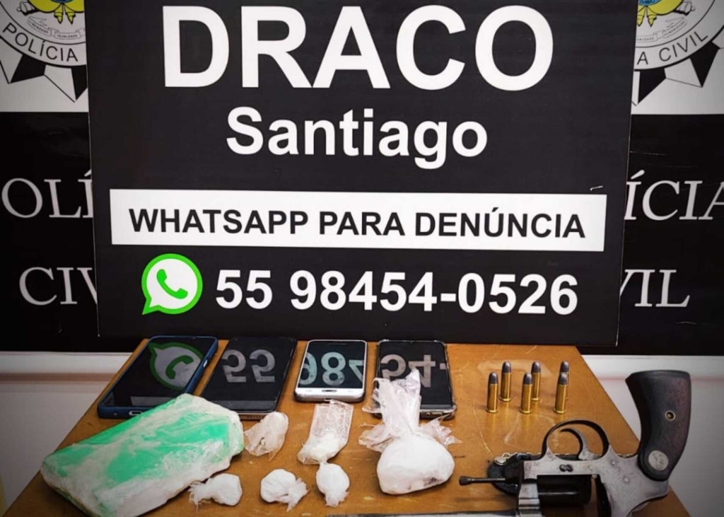 Homem que usava tornozeleira eletrônica é preso por tráfico e posse ilegal de arma em Santiago