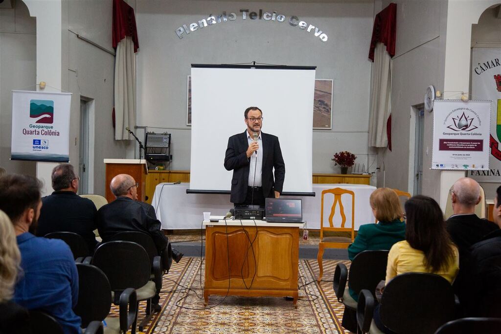 Galeria de imagens: Representante do Ministério da Reconstrução, Cláudio Fioreze, destacou a importância do trabalho a ser feito e elencou os recursos já disponibilizados pelo governo federal para a reconstrução