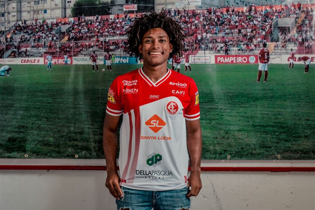 Inter-SM anuncia a contratação do atacante Pepeto