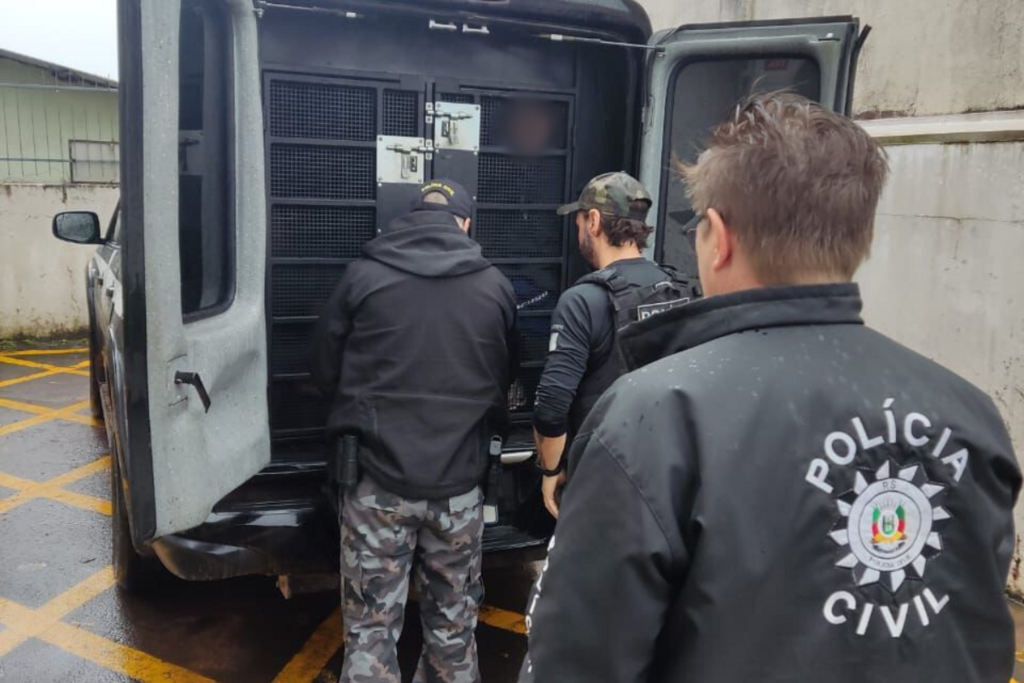 Polícia faz operação de combate aos homicídios em Santa Maria; número de mortes no semestre é o maior dos últimos cinco anos Polícia faz operação de combate aos homicídios em Santa Maria; número de mortes no semestre é o maior dos últimos cinco anos