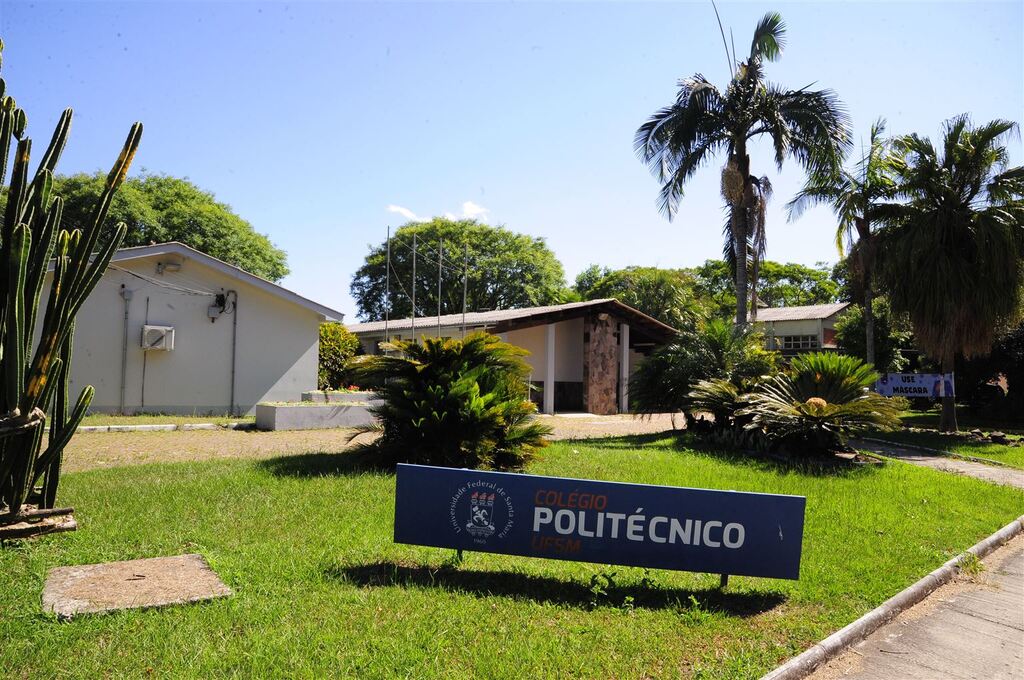 título imagem No ranking do Enem, Colégio Politécnico está entre as melhores escolas do país