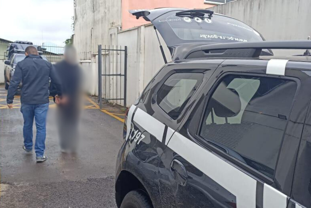 título imagem Adolescente é apreendido com revólver municiado no Bairro Carolina