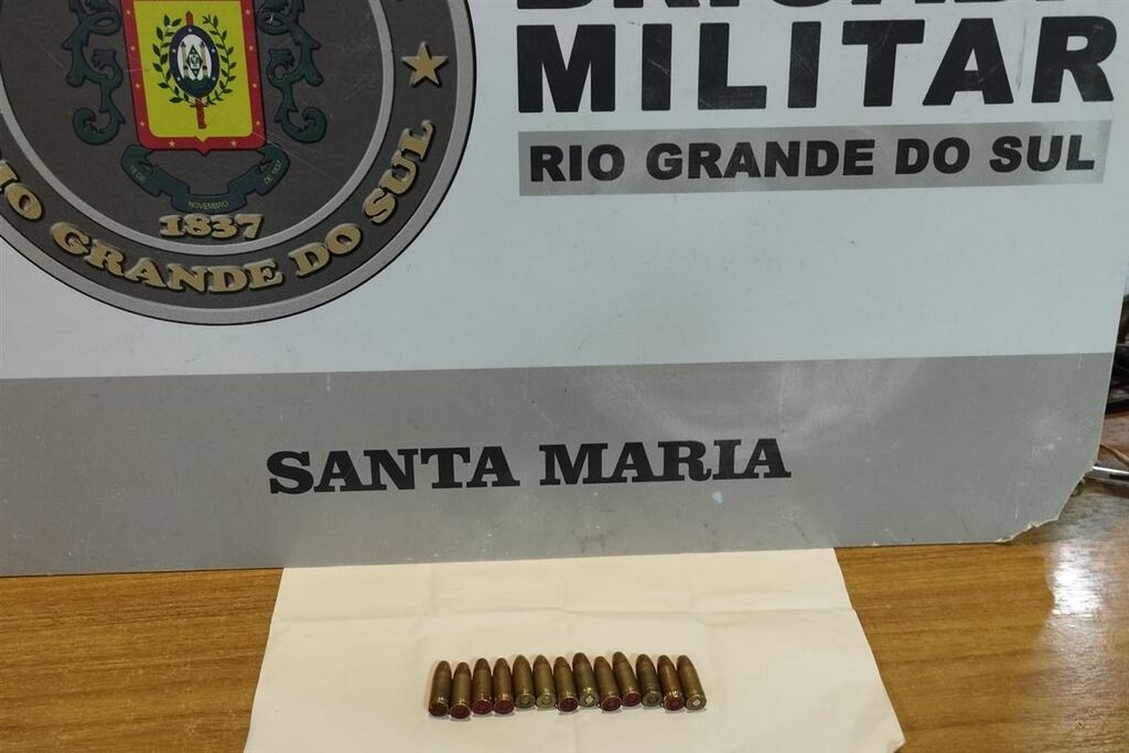 Foto: 2º Batalhão de Polícia de Choque (2ºBPChq) - Munições calibre 9mm foram apreendidos com o jovem