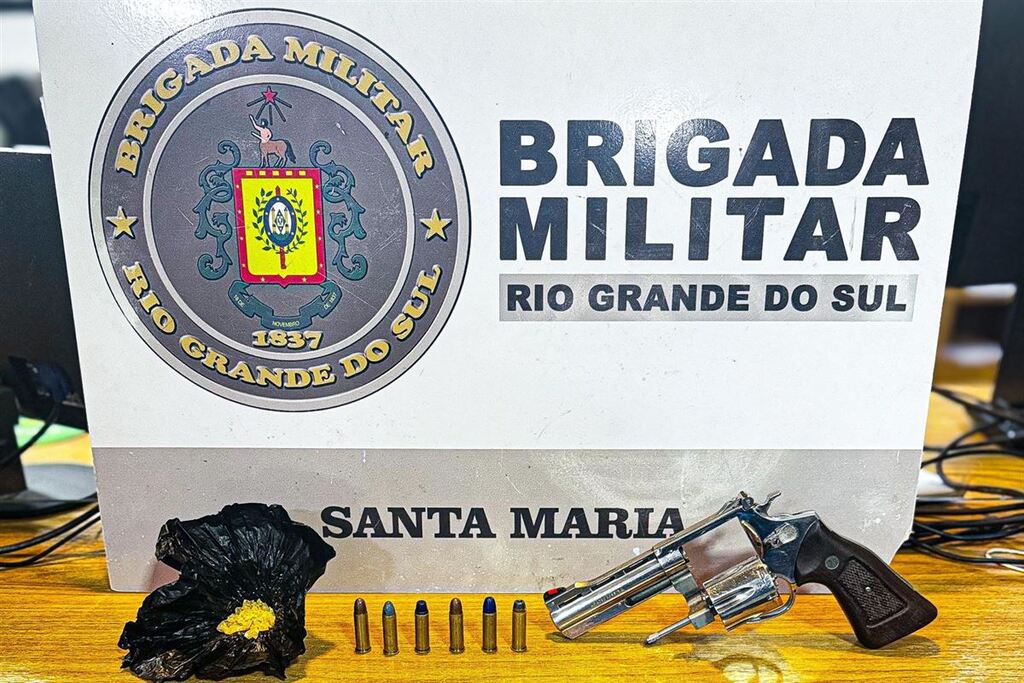 Homem é preso com arma, drogas e munições em Santa Maria