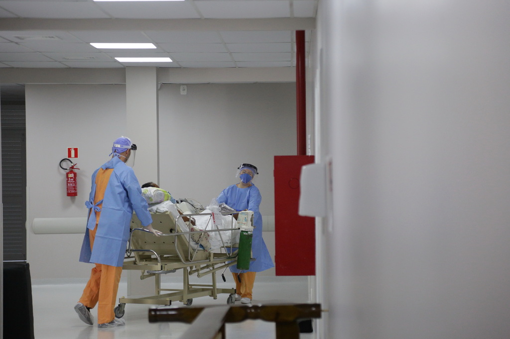 título imagem Hospital Universitário recebe 77 profissionais e deve abrir 10 novos leitos de UTI ainda em julho