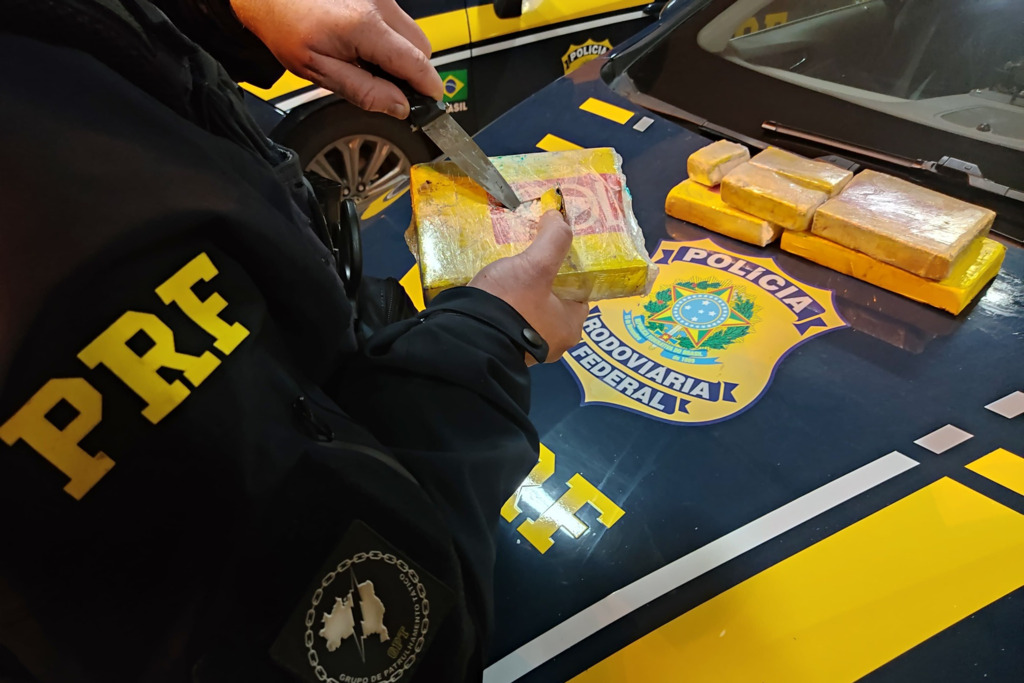 título imagem Casal de paraguaios é preso por tráfico internacional de drogas; suspeitos estavam com duas crianças no veículo