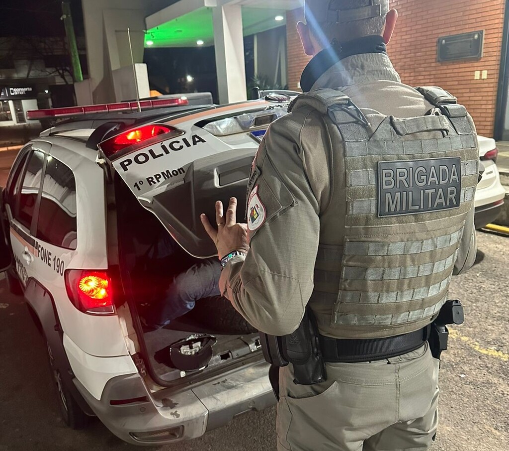 Foto: Brigada Militar (Divulgação) - Homem foi preso pela Brigada Militar na noite de domingo, logo após o filho da vítima denunciar o crime na polícia