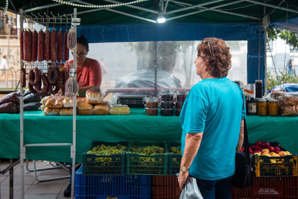 título imagem Frutas, verduras e produtos coloniais: veja a agenda de feiras desta semana em Santa Maria