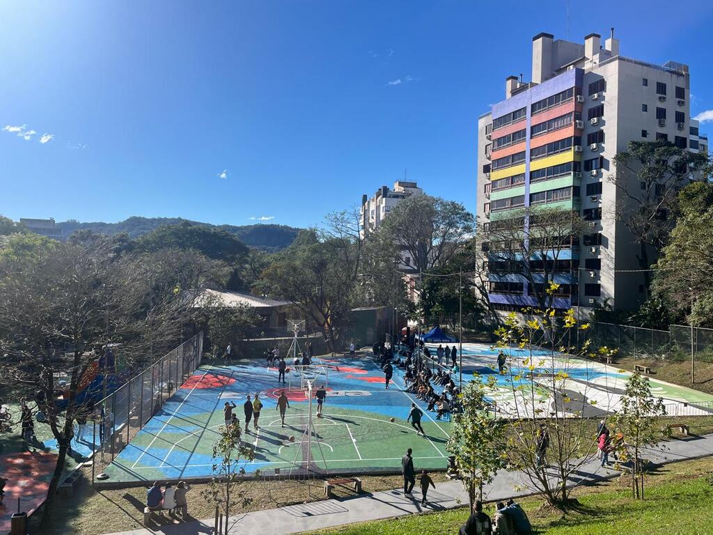 Galeria de imagens: O grupo é o mesmo que realizou  pintura das quadras do Itaimbé. A revitalização foi entregue no início de julho.