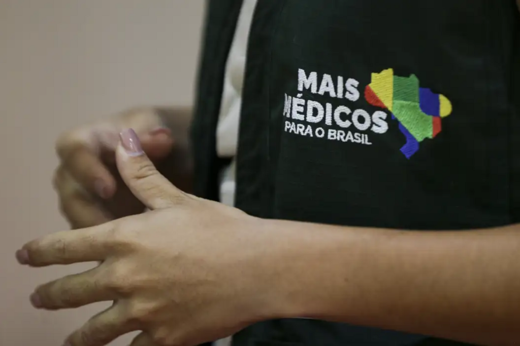 título imagem Mais Médicos tem 33 mil inscritos; 10,4 profissionais por vaga