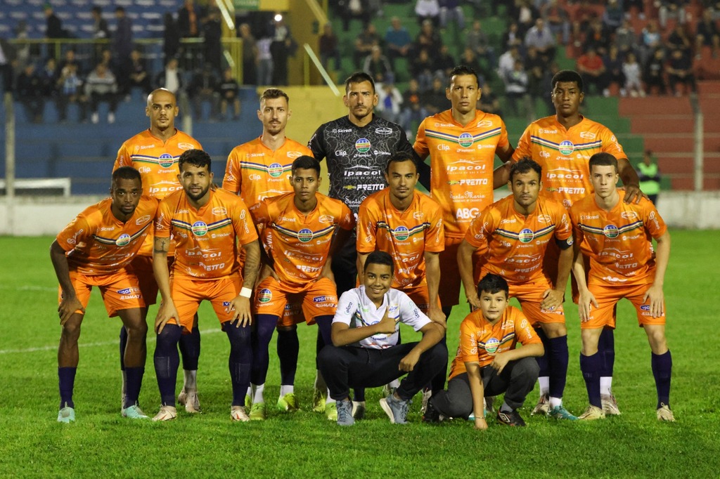 título imagem Ex-treinador alvirrubro e rostos conhecidos no elenco; conheça o Veranópolis, adversário do Inter-SM nas quartas de final da Divisão de Acesso