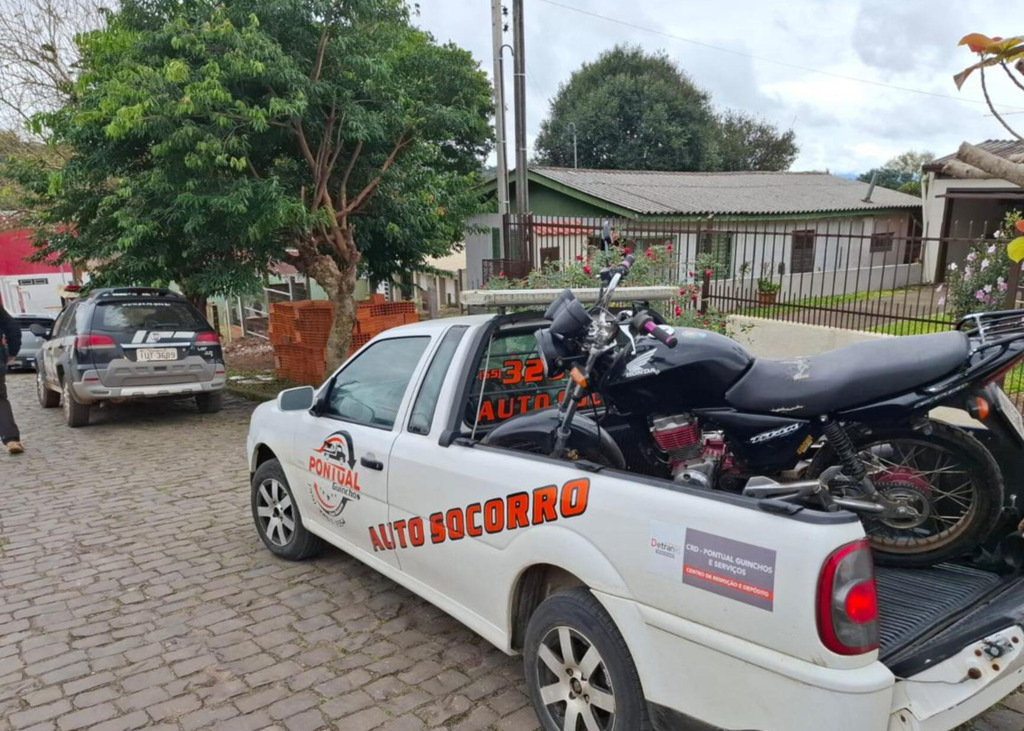 título imagem Polícia Civil prende jovens por tráfico e apreende moto utilizada para entregar drogas entre Restinga Sêca e Paraíso do Sul