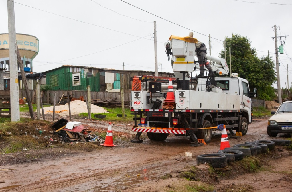 RGE abre curso com 21 vagas para formar eletricistas, prevendo também contratação; veja como concorrer