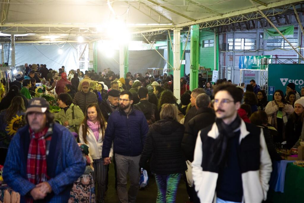 título imagem Público preenche os pavilhões da Feicoop neste sábado